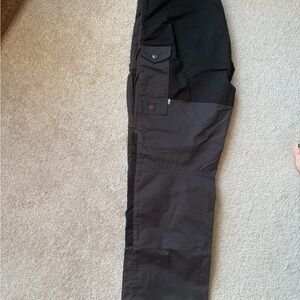 Fjallraven Men's Dark Cargo Pants 30-31” waist